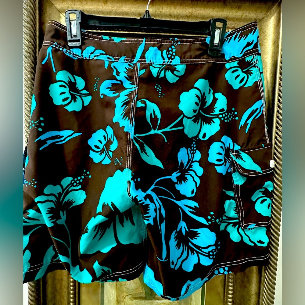 Cargo short floral short by Venus.
